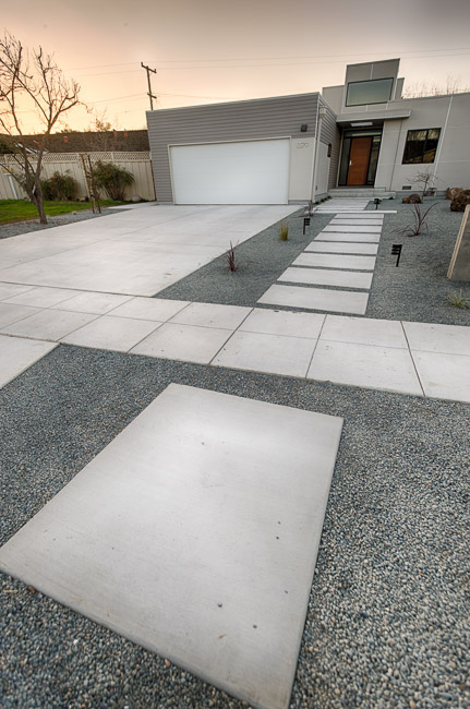  Front garden and approach 